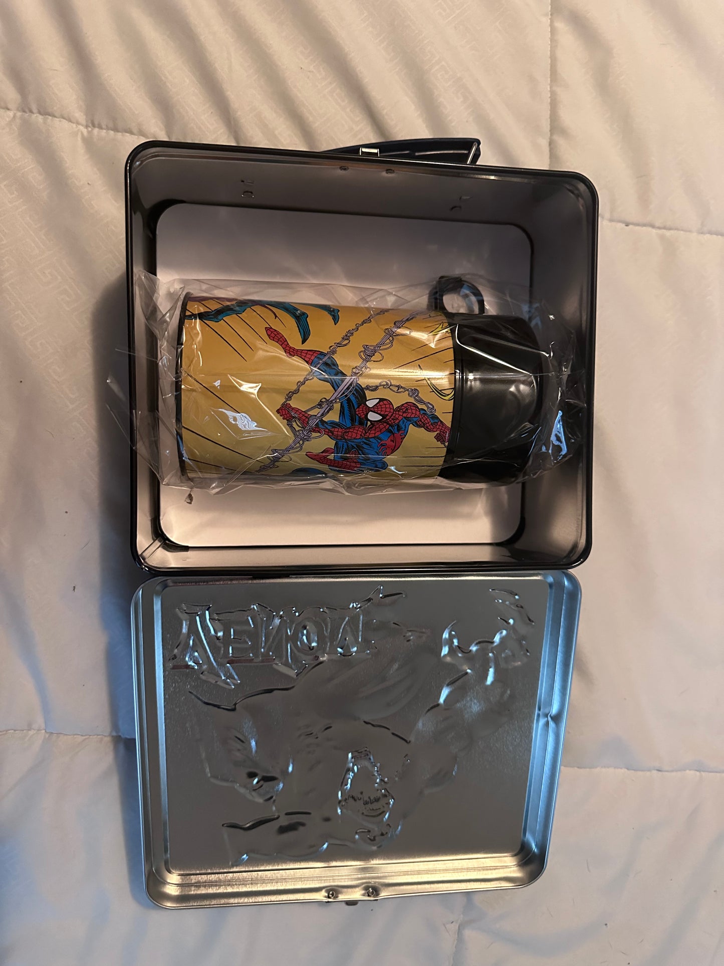 B1- Tin Titans Marvel Venom Previews Exclusive Lunchbox & Bev Container